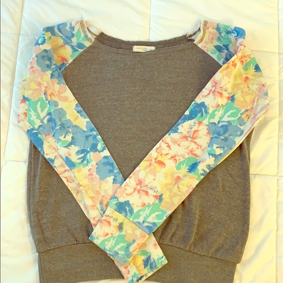 Ocean Drive Tops - Floral sleeve printed sweatshirt Sz M Ocean Drive Tops - Floral sleeve printed sweatshirt Sz M
